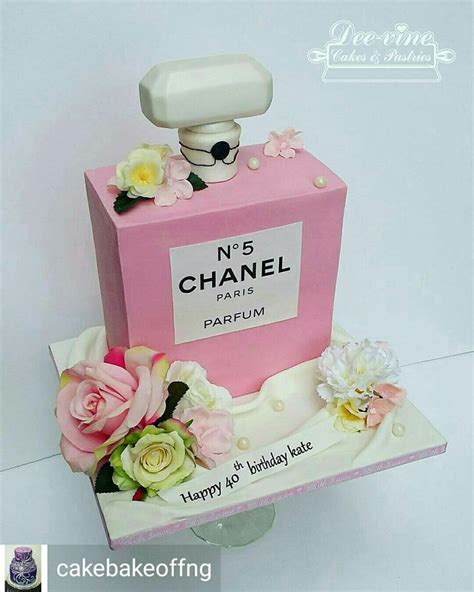 chanel cupcakes images|Chanel no 5 cake.